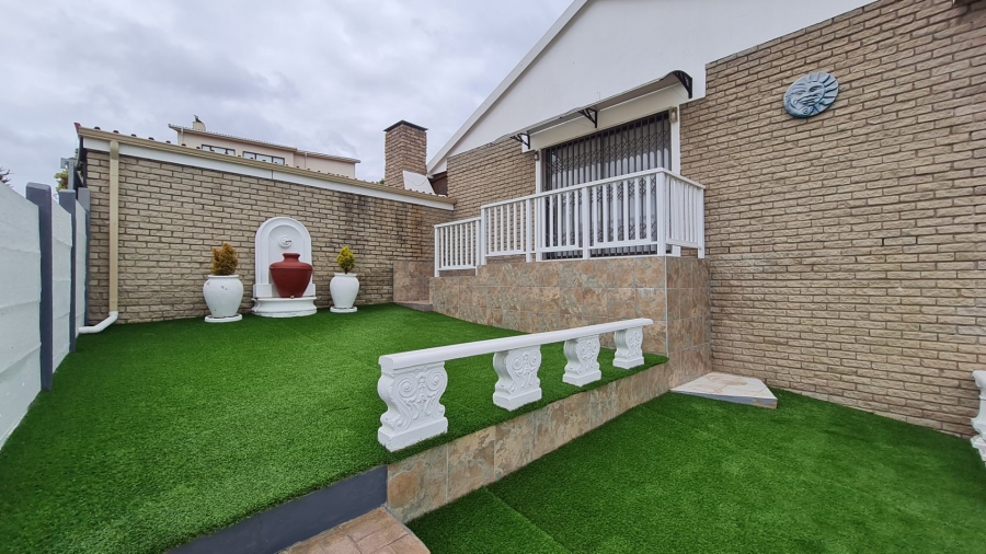 3 Bedroom Property for Sale in Dana Bay Western Cape